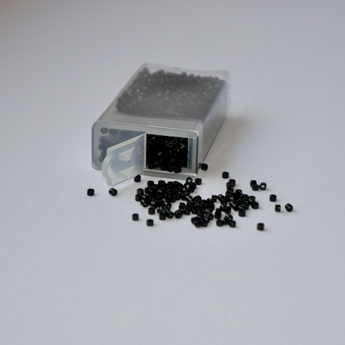 Miyuki Delica 11/0 seemnehelmed DB0010, läikiv must toon