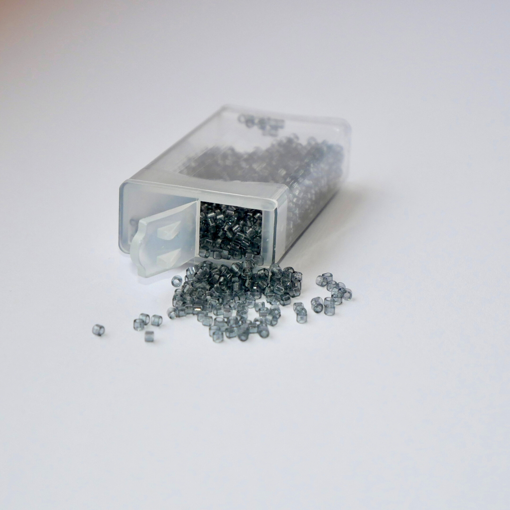 Miyuki Delica 11/0 seemnehelmed DB0708, läbipaistev hall toon