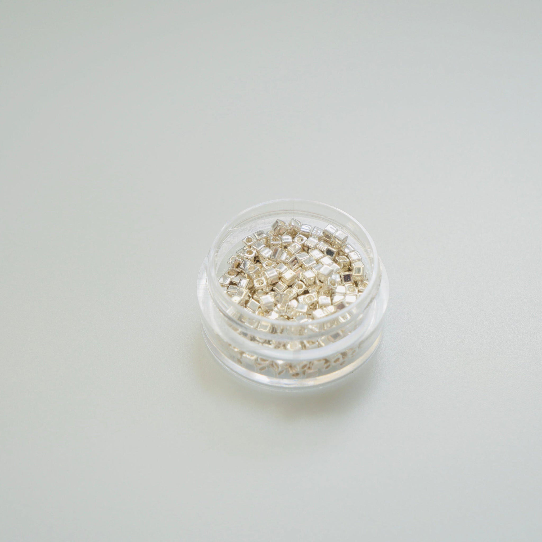 miyuki-cube-Bright-Sterling-Plated-helmed