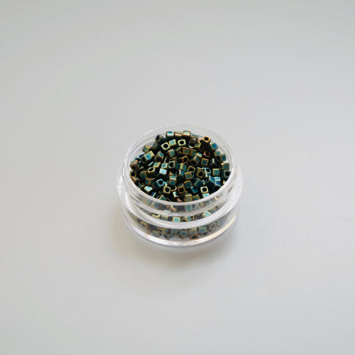 miyuki-cube-square-helmed