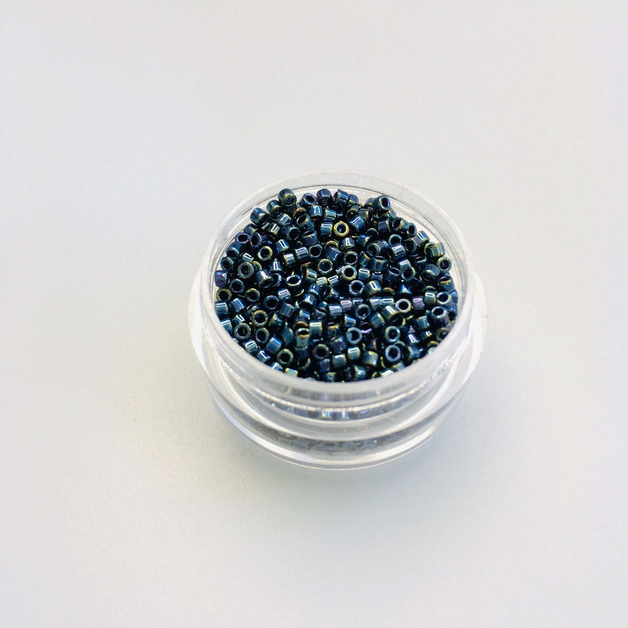 Miyuki-Delica-DB0006-tume-metallik