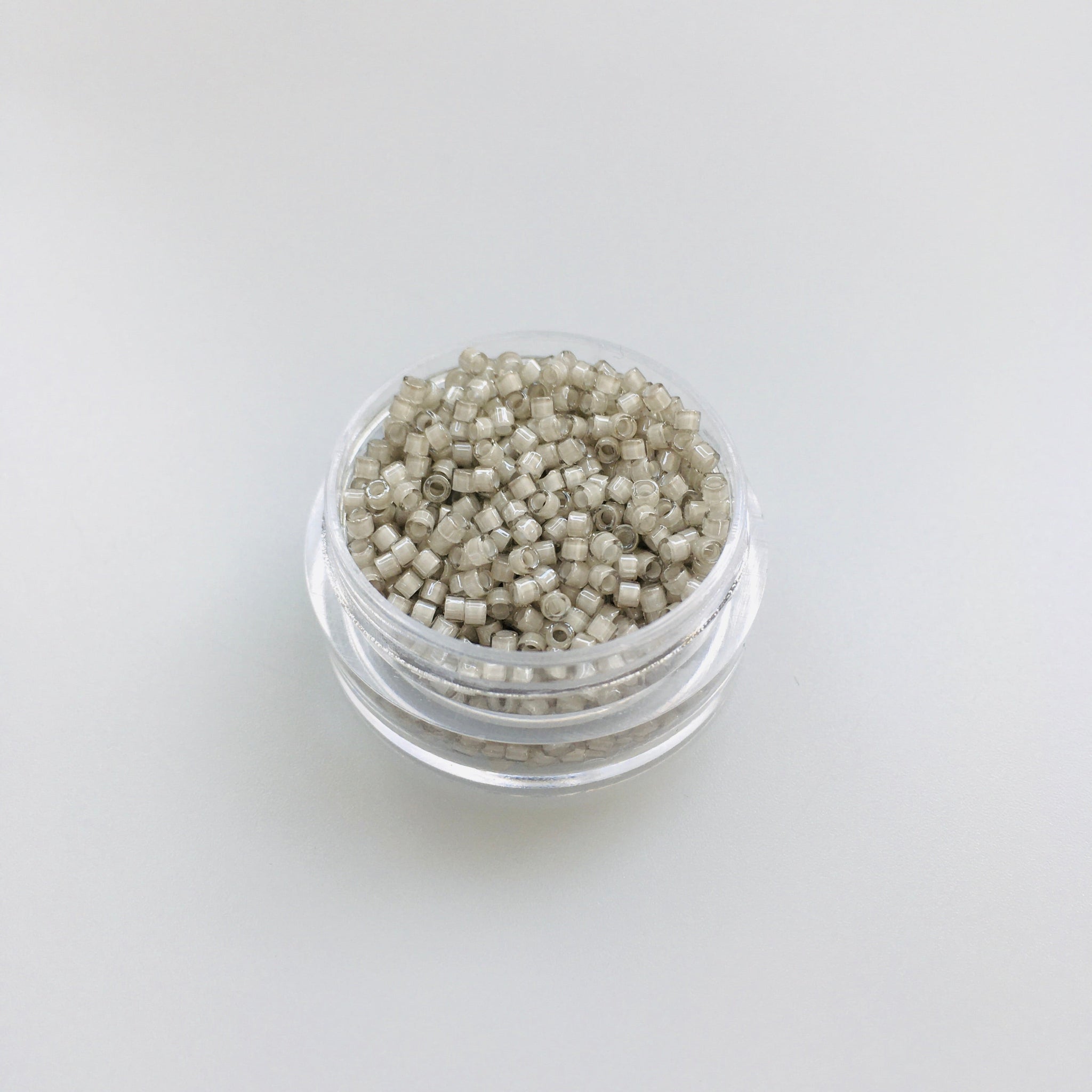 Miyuki-Delica-DB2391-seemnehelmed