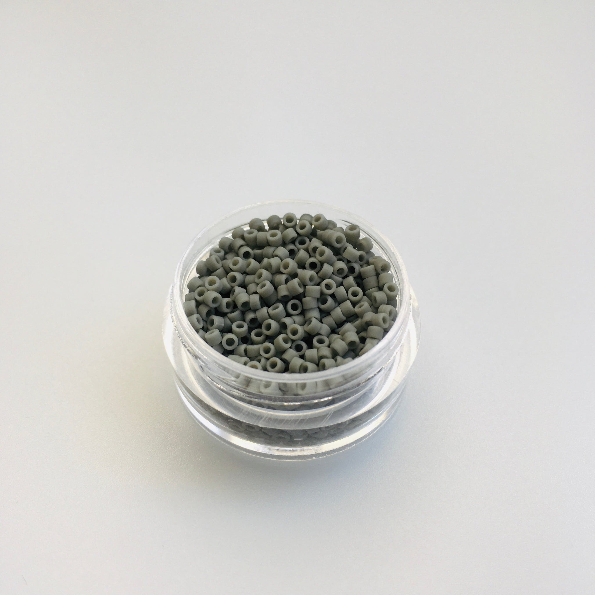 Miyuki-Delica-DB-761-hall-matt-seemnehelmed