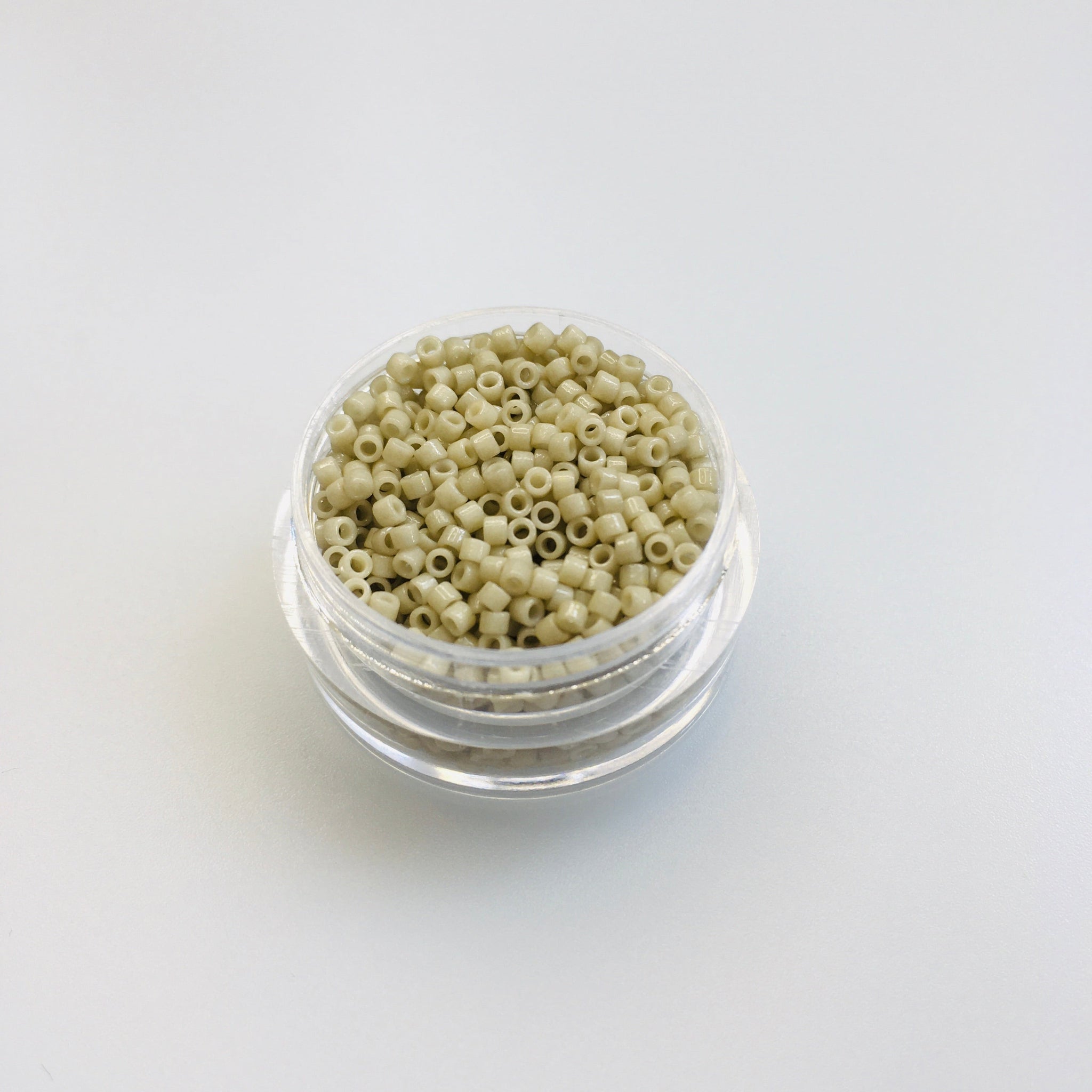 Miyuki-Delica-Duracoat-DB2362-seemnehelmed