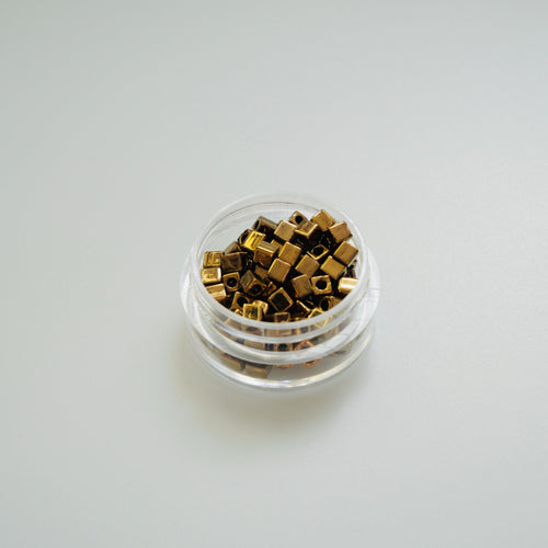 miyuki-cube-square-3-helmed