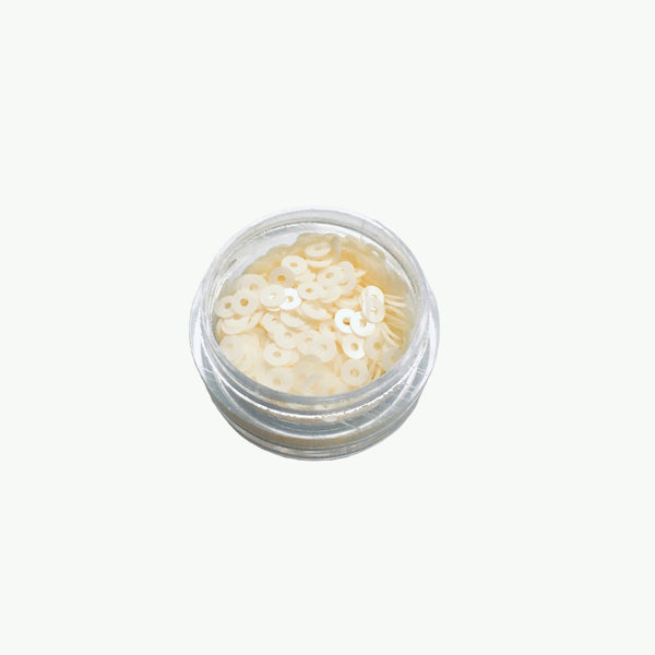 Andrea Bilics 3 mm elevandiluukarva Opaline-viimistlusega litrid (Bianco Avorio 1024) tikkimiseks ja ehete valmistamiseks.