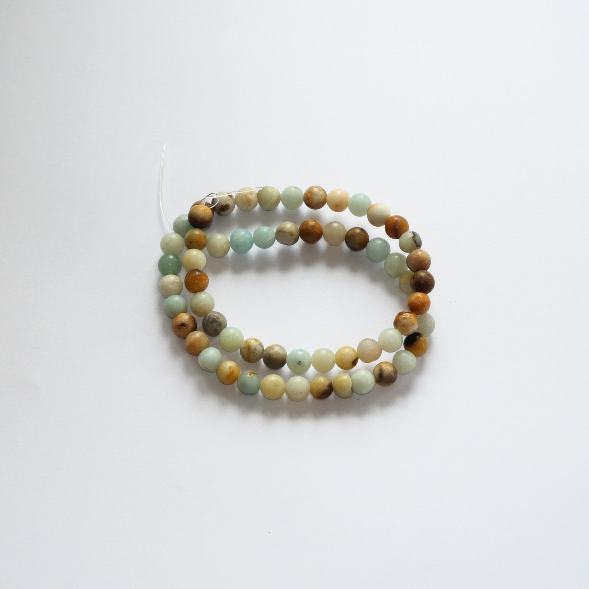 Kaltsedoni Off White-Turquoise 6 mm kivihelmed