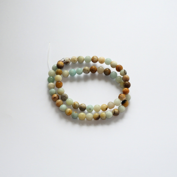 Kaltsedoni Off White-Turquoise 6 mm kivihelmed