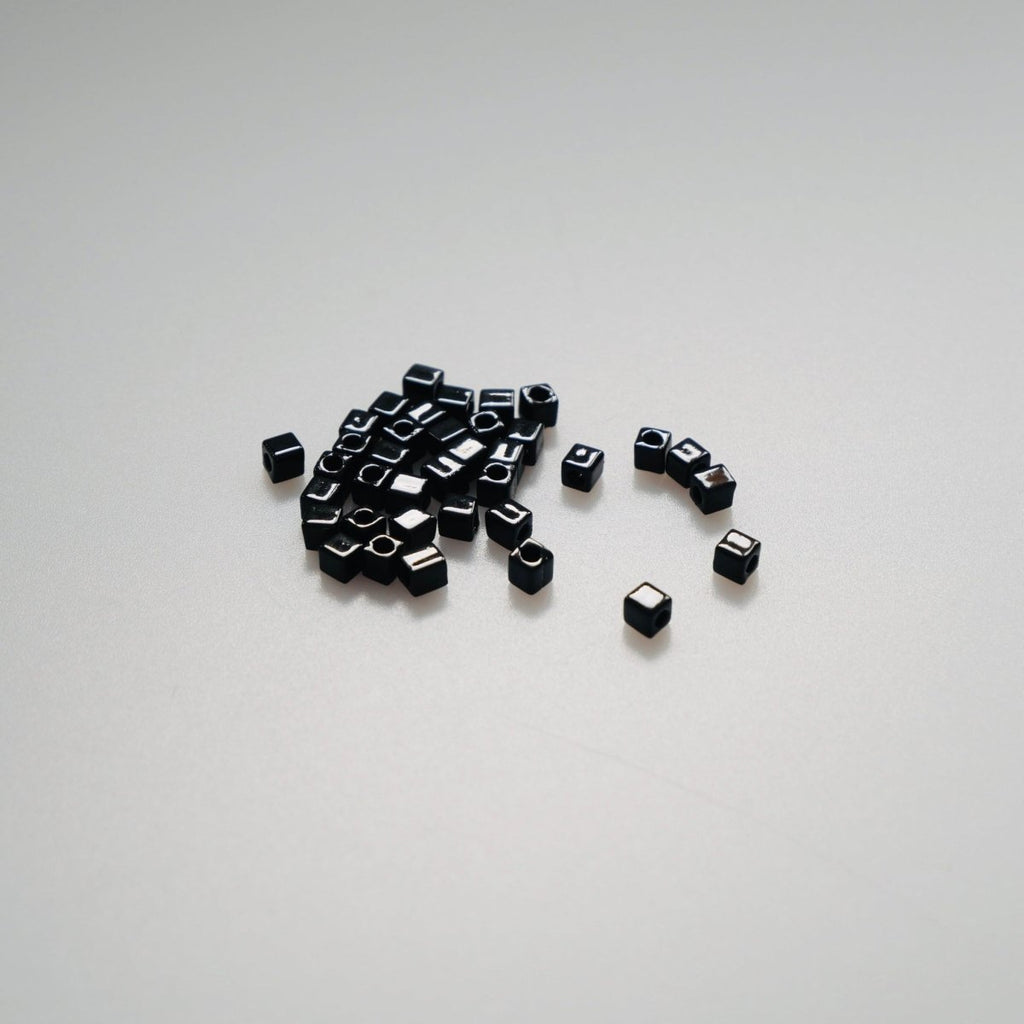 Miyuki Cube SB3-401 Opaque Black 3 mm mustad kuubikujulised klaashelmed