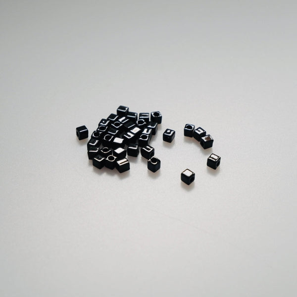 Miyuki Cube SB3-401 Opaque Black 3 mm mustad kuubikujulised klaashelmed