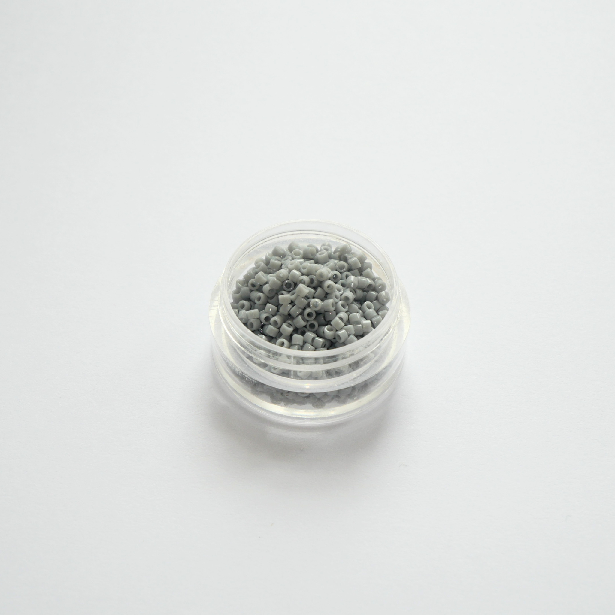 Miyuki Delica 11/0 DB-1139 Opaque Ghost Gray helehallid silinderhelmed 5g pakendis