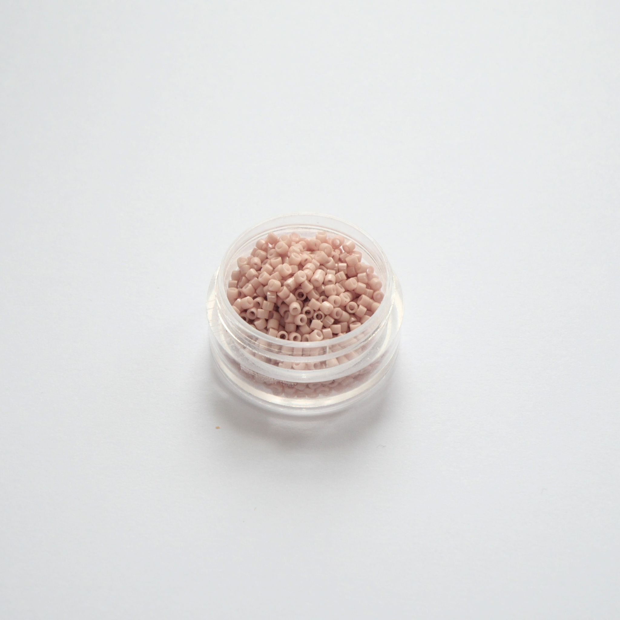 Miyuki Delica 11/0 DB-1495 Opaque Pink Champagne šampanjaroosad silinderhelmed 5g pakendis