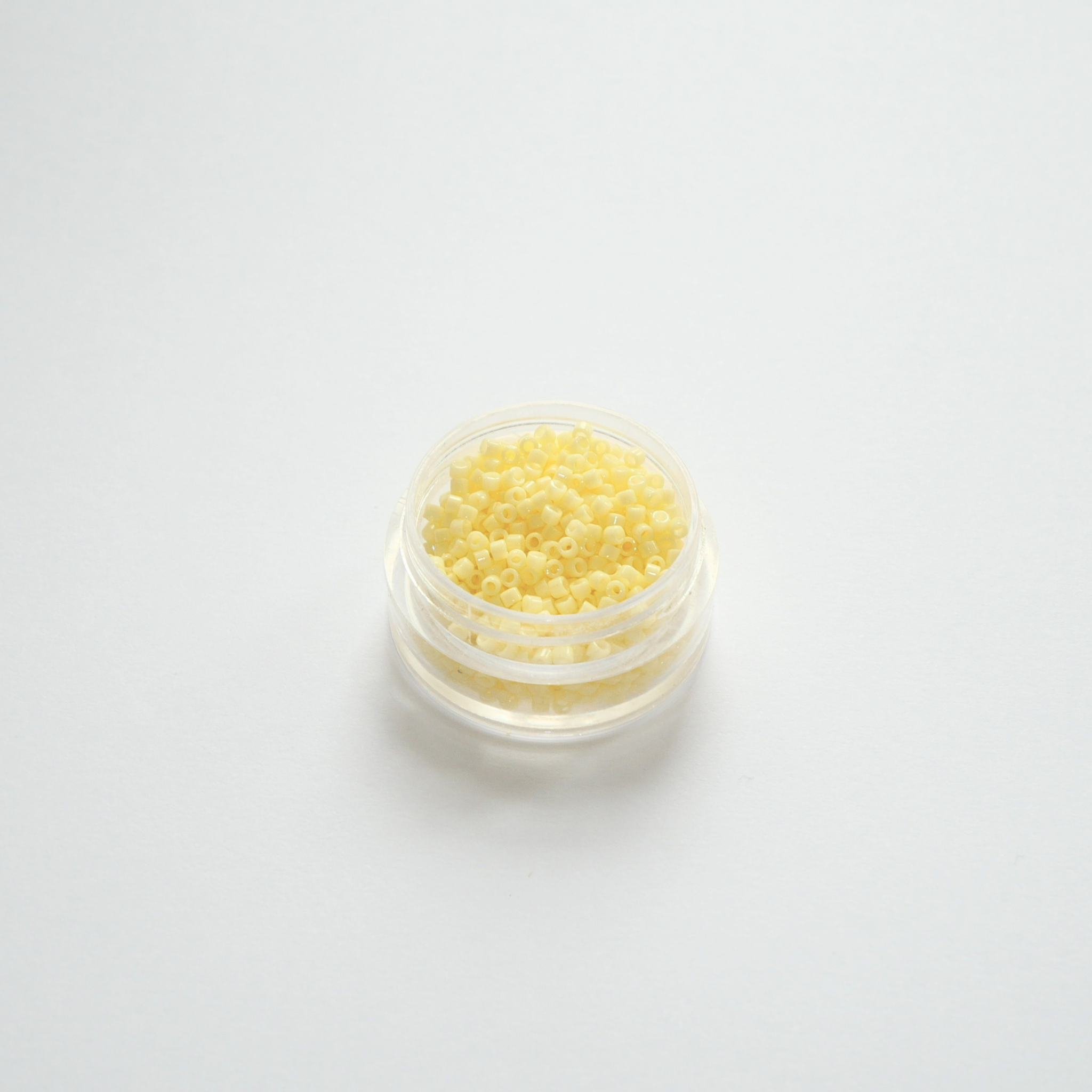 Miyuki Delica 11/0 DB-2101 Duracoat Opaque Light Lemon Ice kollased silinderhelmed 5g pakendis