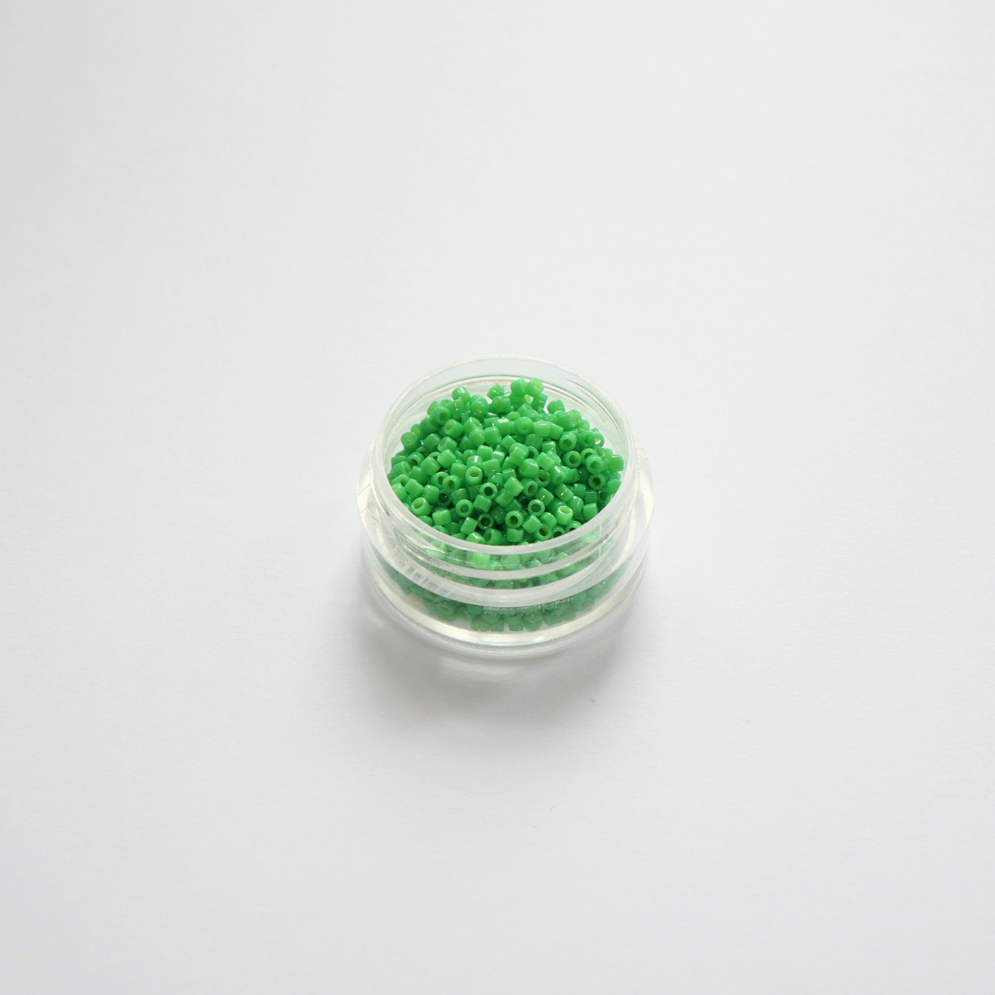 Miyuki Delica 11/0 DB-2126 Duracoat Opaque Fiji Green rohelised silinderhelmed 5g pakendis