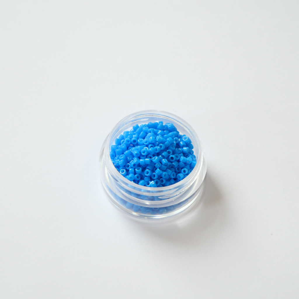DB-2134 Duracoat Delphinium: Küllastunud, püsiv sinine. Duracoat kaitse tagab värvi püsivuse. 5 pakk.