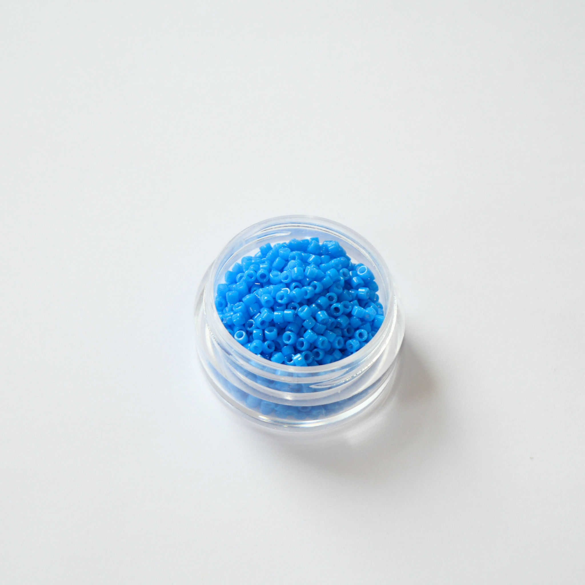 DB-2134 Duracoat Delphinium: Küllastunud, püsiv sinine. Duracoat kaitse tagab värvi püsivuse. 5 pakk.