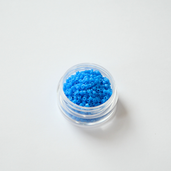 DB-2134 Duracoat Delphinium: Küllastunud, püsiv sinine. Duracoat kaitse tagab värvi püsivuse. 5 pakk.