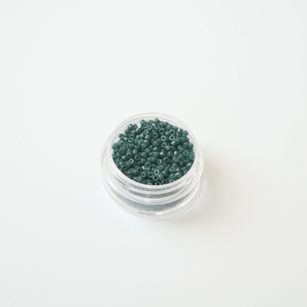 Miyuki Delica Duracoat 11/0 DB-2358 Opaque Dyed Evergreen igihaljad seemnehelmed 5g pakendis