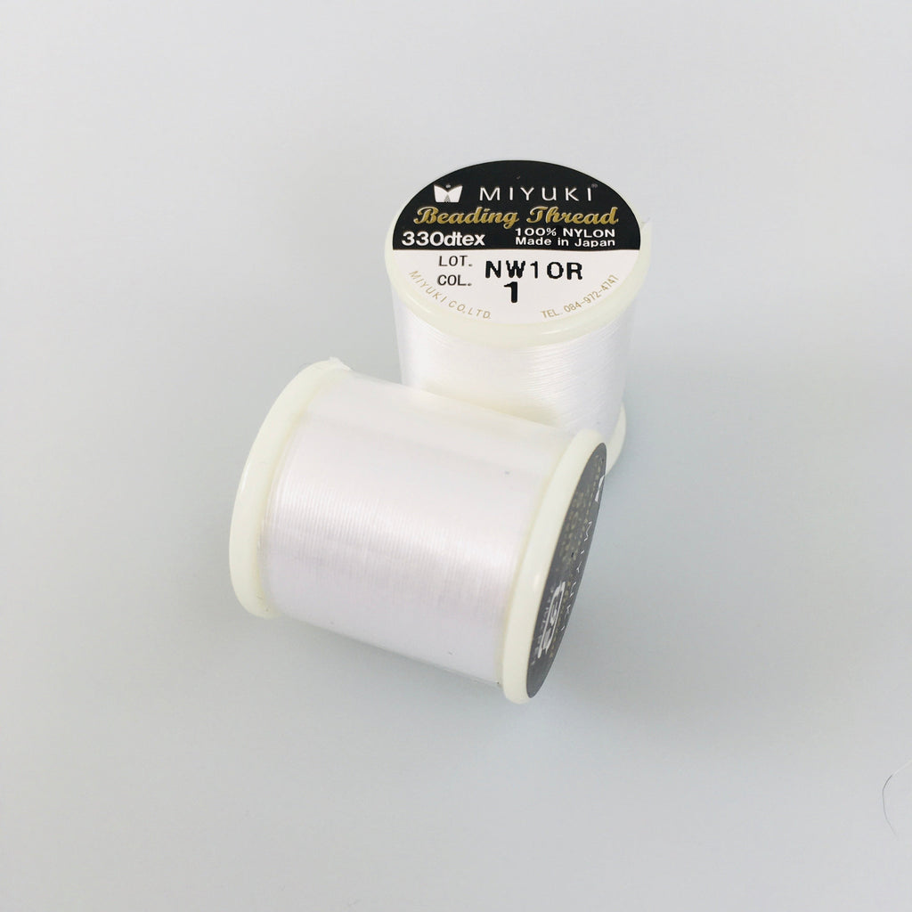 Miyuki Nylon Beading Thread B 0.25 mm niidipool puhtvalges toonis 50 meetrit. Tugev terahelmeste niit ehtetööde ja niiditöö jaoks.
