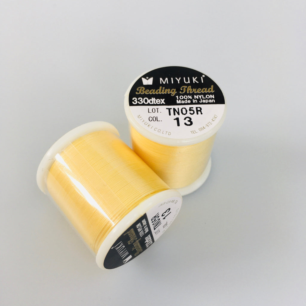 Miyuki helmeniit erkkollases toonis (13) 0.25 mm niidipool 50 meetrit. Tugev seemnehelmeste niit ehtetööde ja niiditöö jaoks.