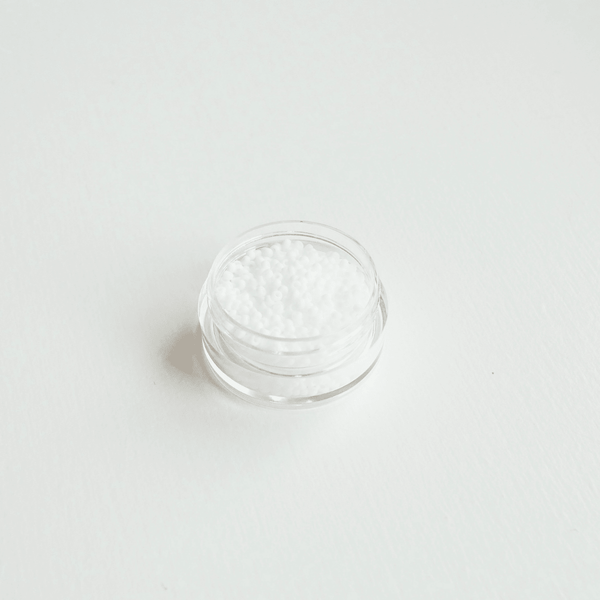 Miyuki Rocaille 15/0 #402F Matte Opaque White seemnehelmed lähivaates
