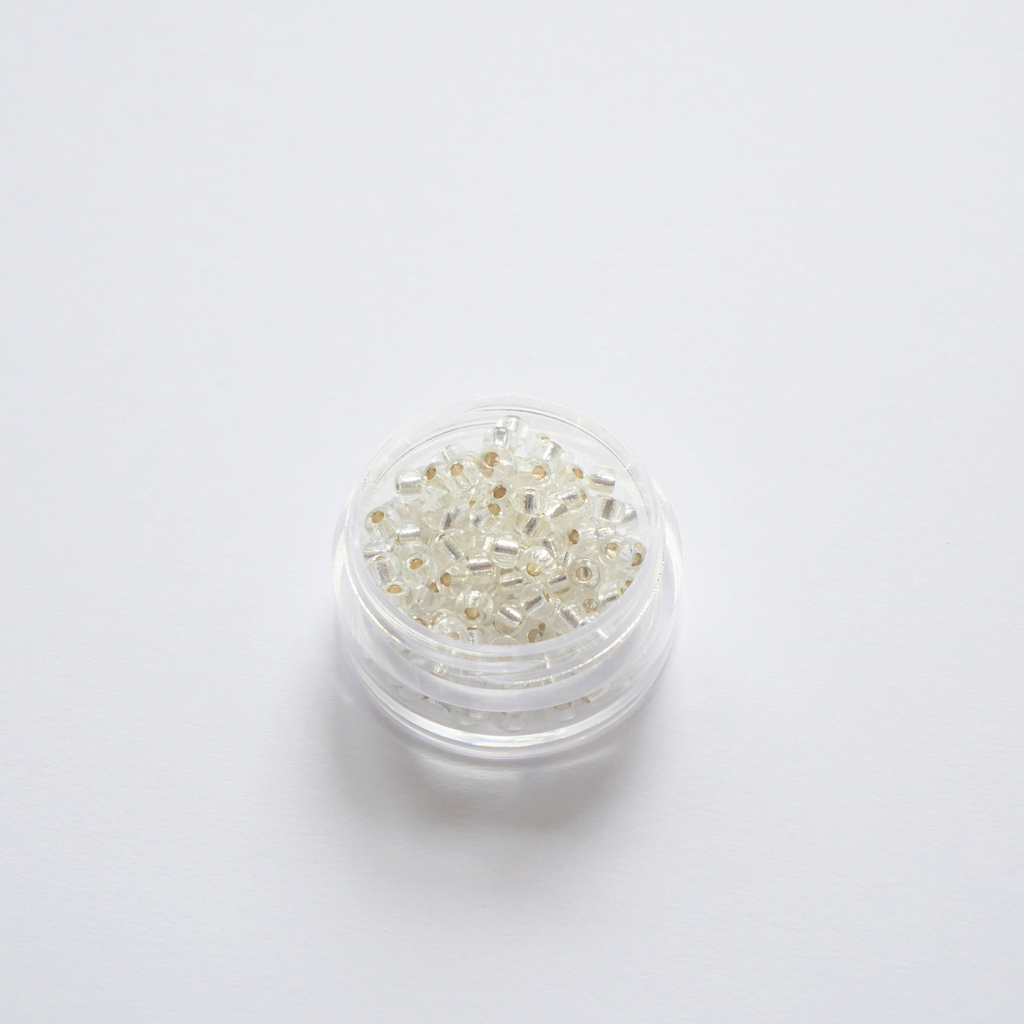Miyuki Rocailles 8/0 001 Crystal Silver Lined läbipaistvad hõbedase sisuga seemnehelmed 5g pakendis