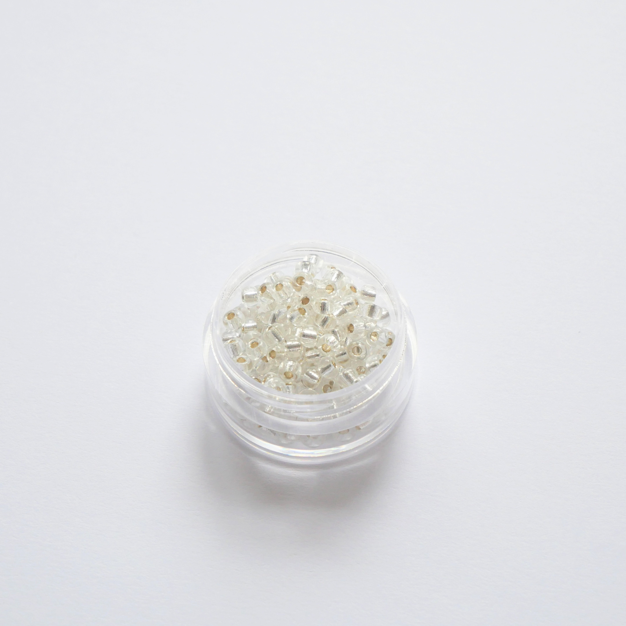Miyuki Rocailles 8/0 001 Crystal Silver Lined läbipaistvad hõbedase sisuga seemnehelmed 5g pakendis