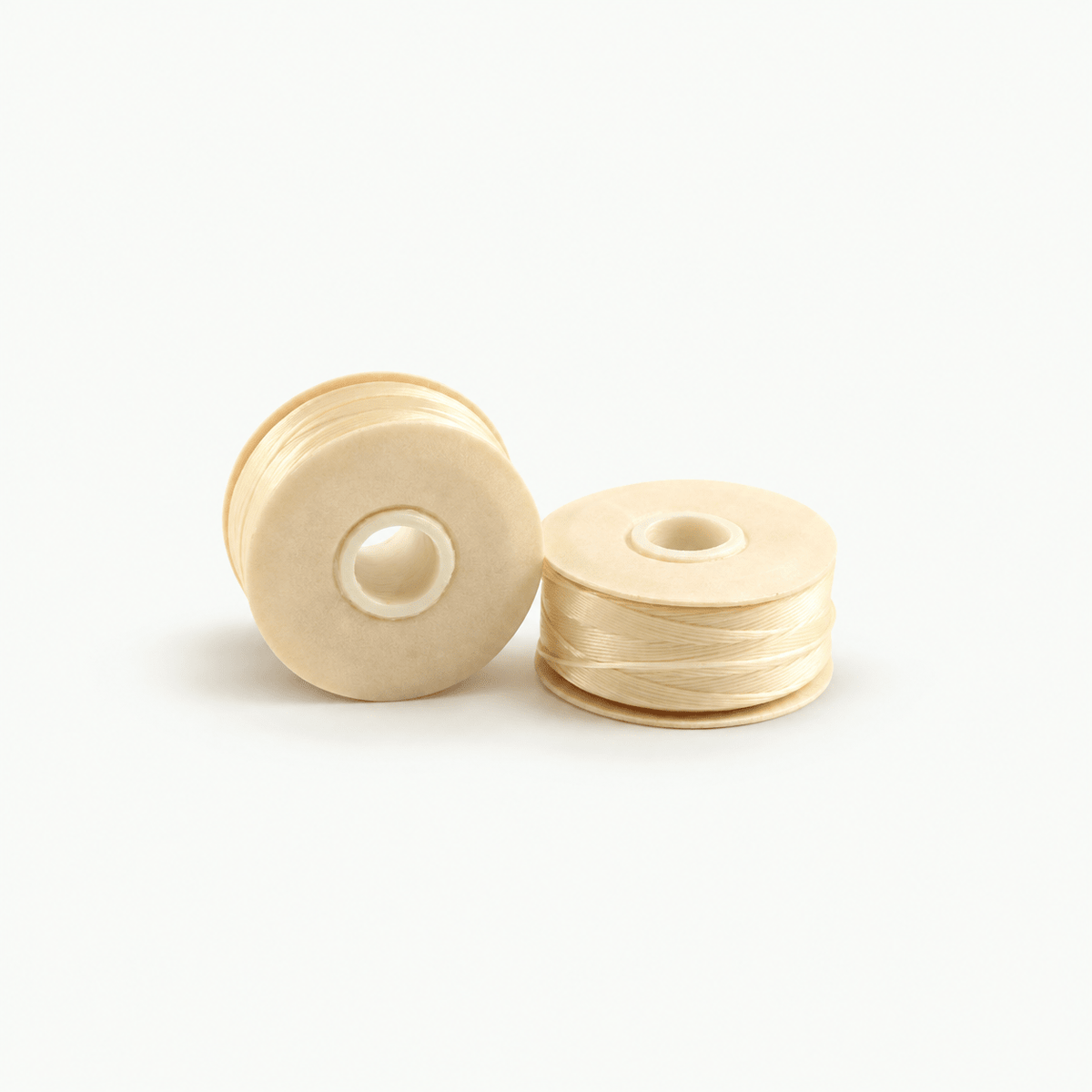 Nymo B kreemikas nailonhelmeniit 0,20 mm, 65 meetrit poolil
