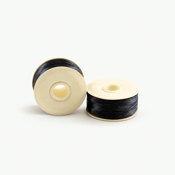 Nymo 0 must nailonhelmeniit 0,15 mm, 105 meetrit poolil