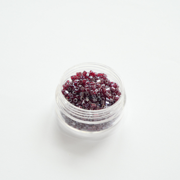 Granaatpunased hõbedase sisehelgiga Preciosa Ornela 2-Cut 9/0 klaashelmed, 10 g