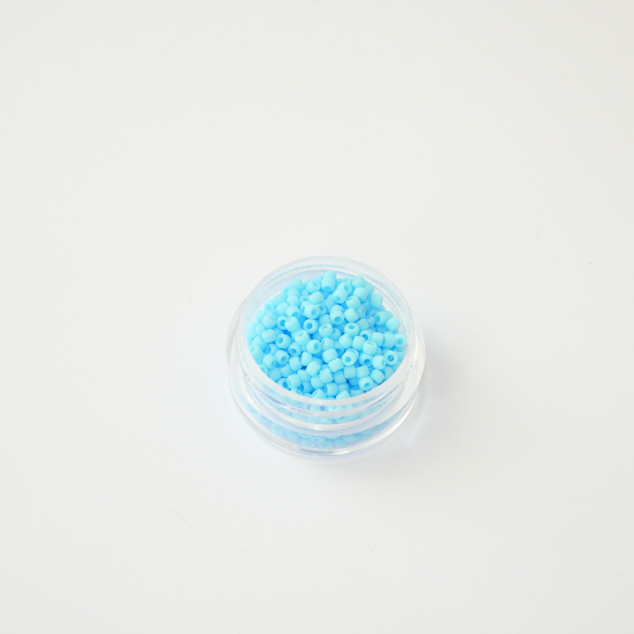 TOHO 11/0 seemnehelmed Opaque Frosted Blue Turquoise (43F), matt läbipaistmatu sinine türkiis Jaapani klaashelmes 5g pakis.
