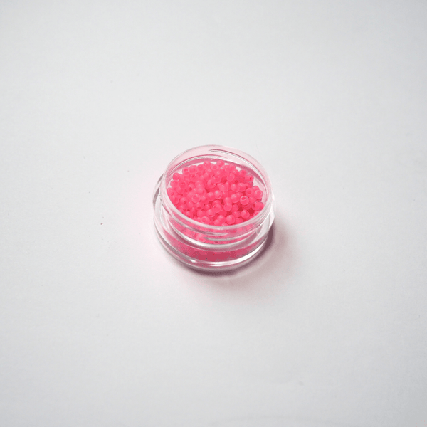 TOHO 11/0 seemnehelmed Ceylon Frosted Hot Pink (910F), matt pärlmutriläikega erkroosa Jaapani klaasist seemnehelmes 5g pakis.