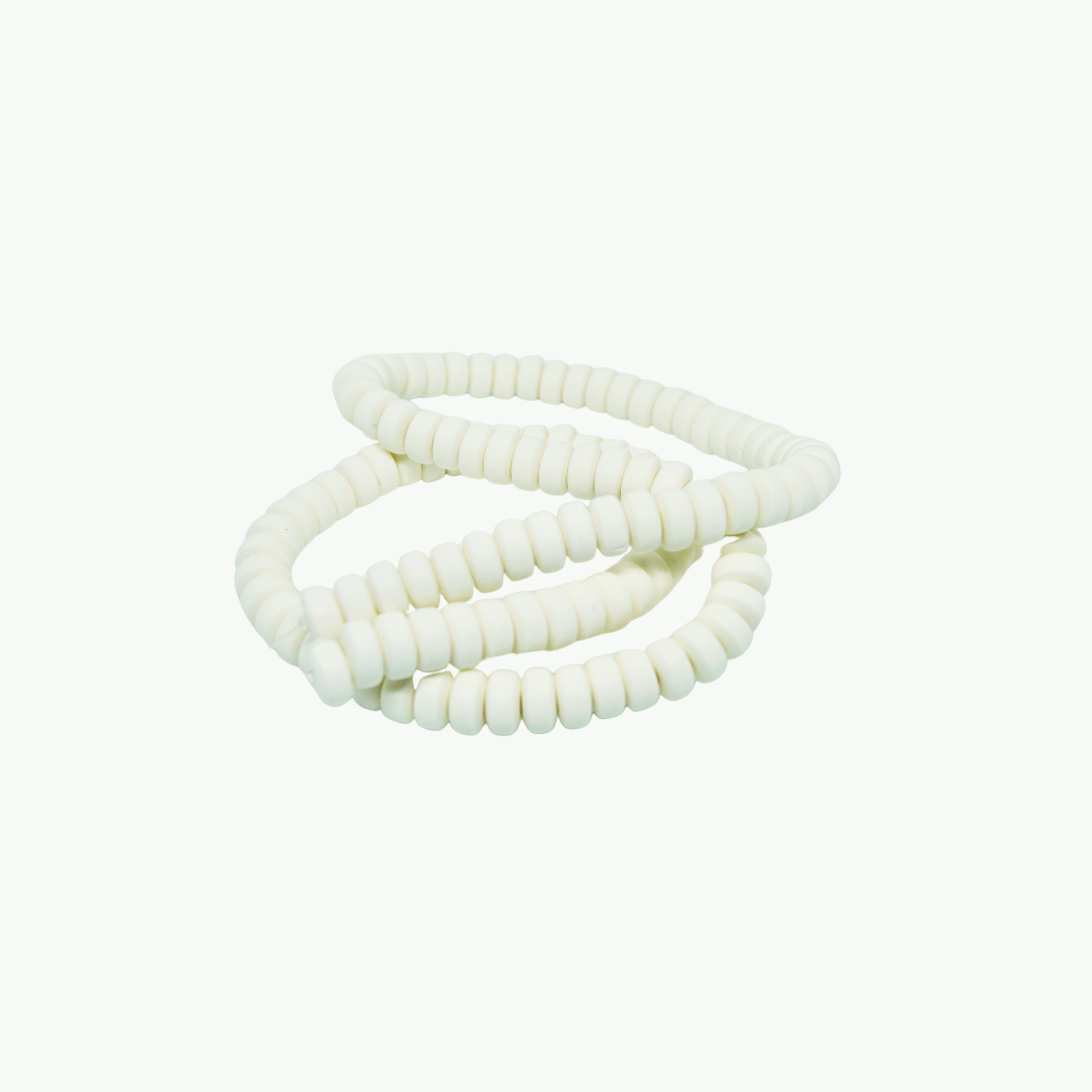 Valged lamedad polümeerhelmed 7 × 3 mm
