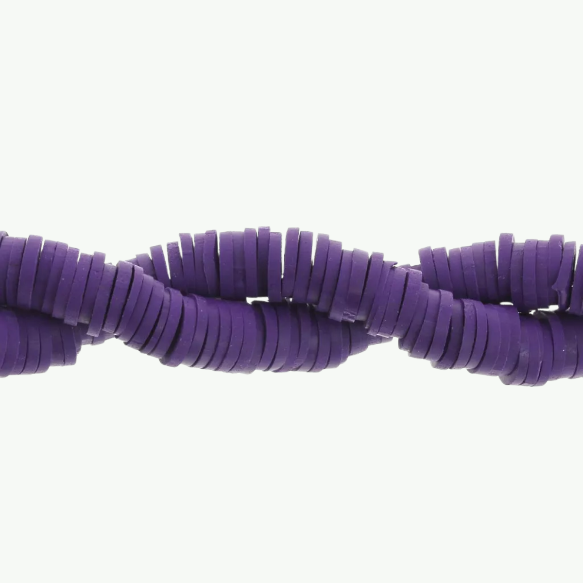 Violetsed 6 mm lamedad polümeersavist heishi-helmed lähivaates